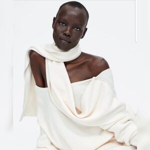 ZARA | OVERSIZED SWEATER